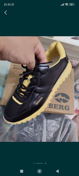 Продам сапоги и кроссовки