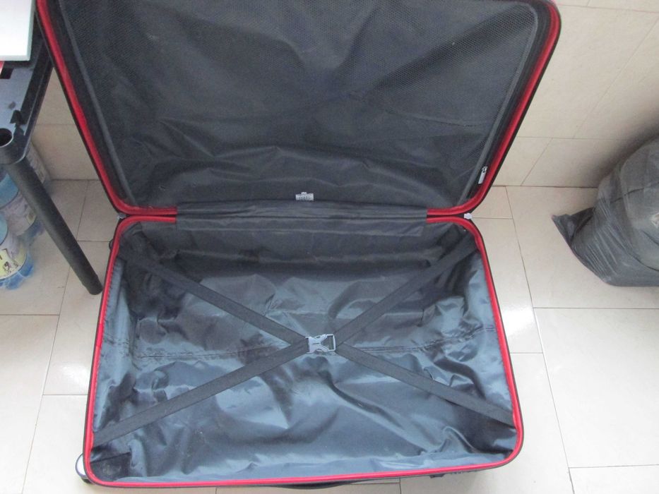 Trolere,unul Rosu mic Gri mic plastic dur si  Gri/Sobolan mare plastic dur