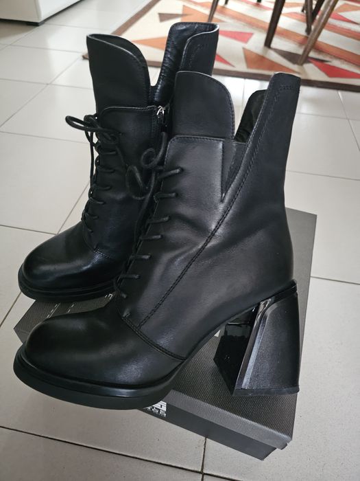 Дамски боти от естествена кожа