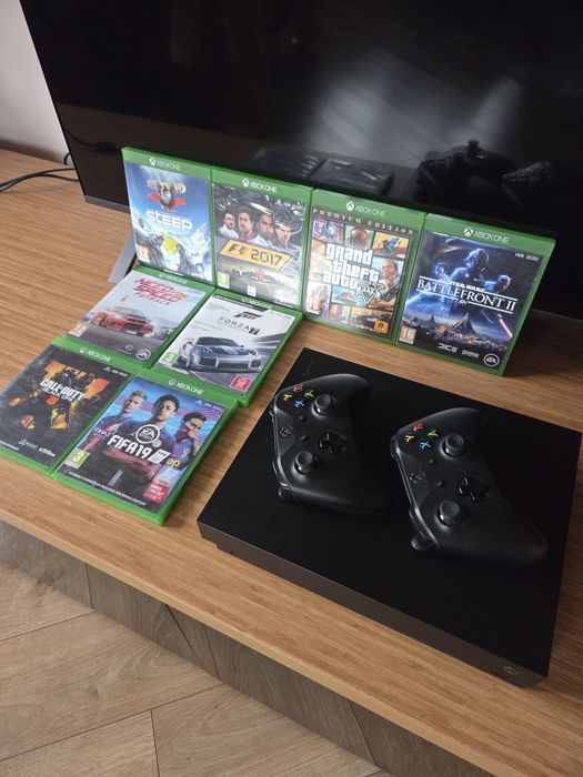Consola Xbox OneX 1 TB  8 Jocuri(Nu playstation 5, PS5)
