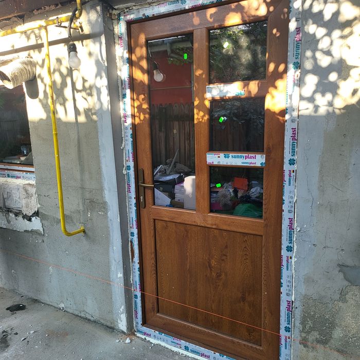 Termopane usi de garaj rulouri veranda balcon