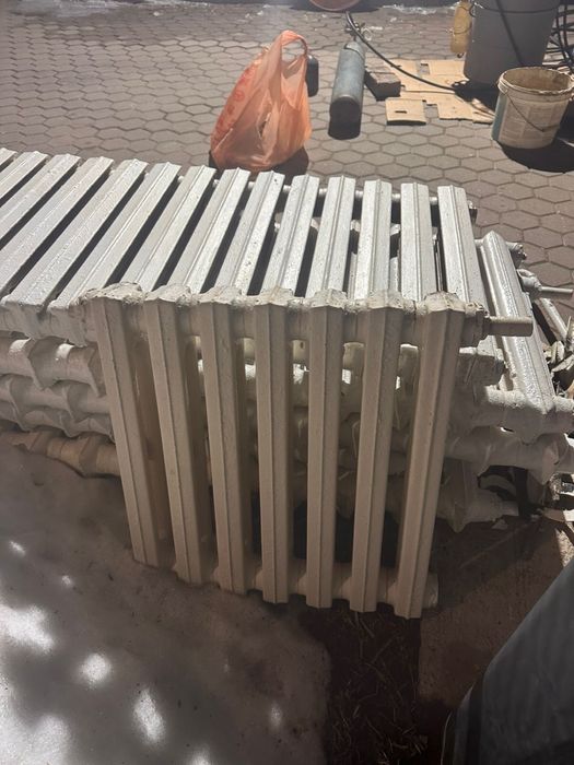 Чугунные батареи продам по секциям
