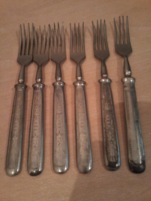 Ложки десертные,вилки.