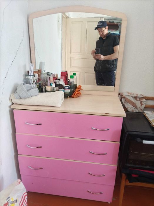 Комод с зеркалом