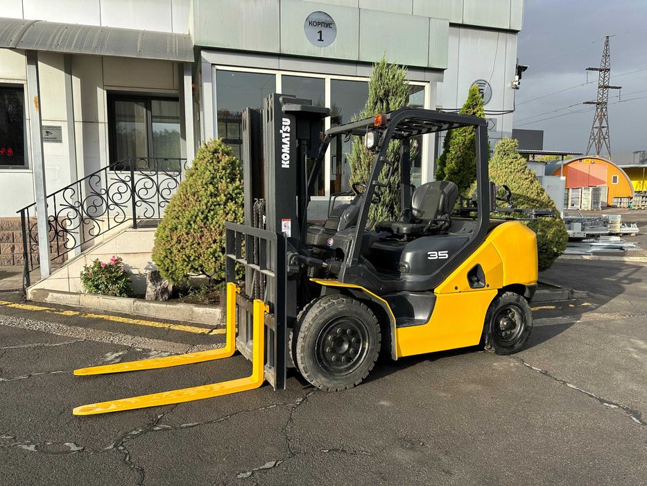 Вилочный погрузчик Komatsu FG35, вагонка, 4.5 метра, газ-бензин