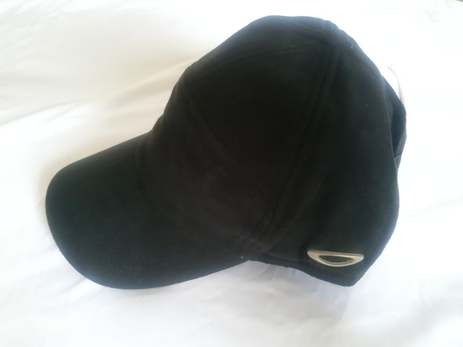 Зимни шапки с уши и козирка на автомобилни марки！