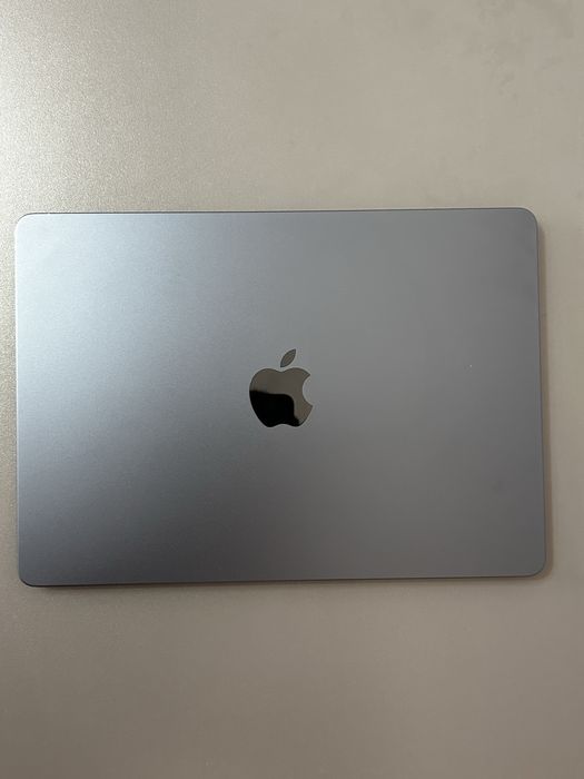 Продам MacBook Air 13,6 M2 Midnight