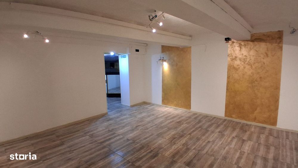 Spatiu comercial, 100 mp + curte 150 mp, zona Ultracentral