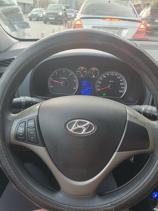 Продавам Хюндай I 30