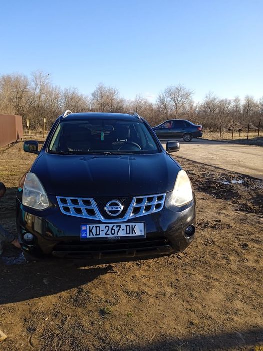 Машина  ниссан роджи