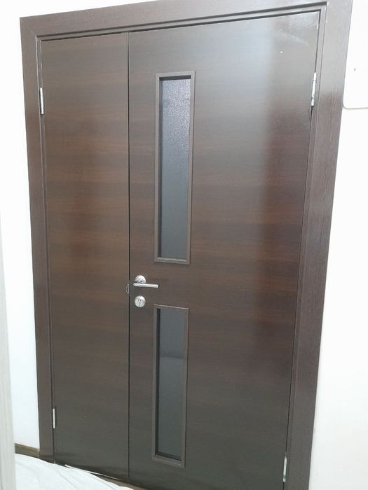 Uy xonalari uchun eshiklar.