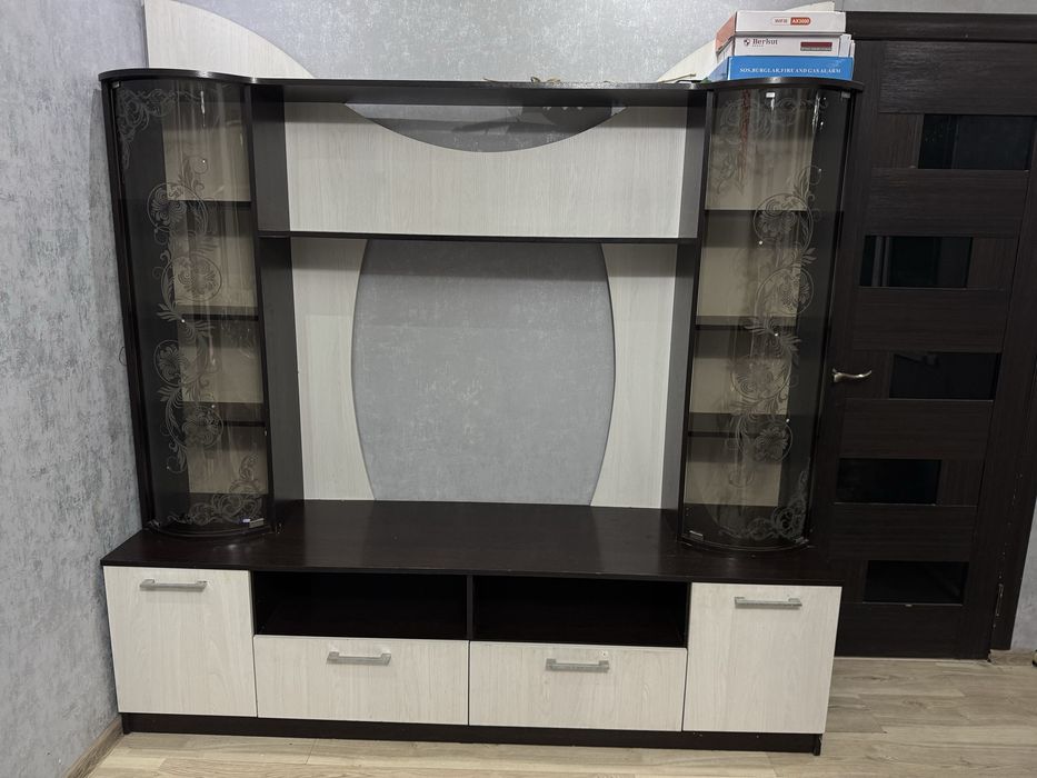 Напольная тумба сервант для телевизора и для посуды