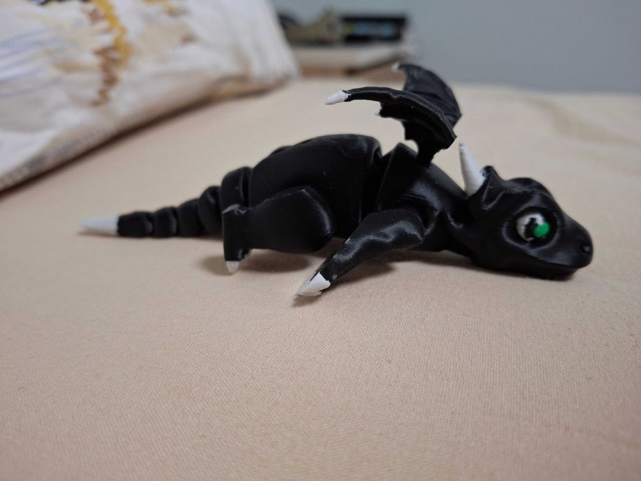 Движещ се дракон играчка