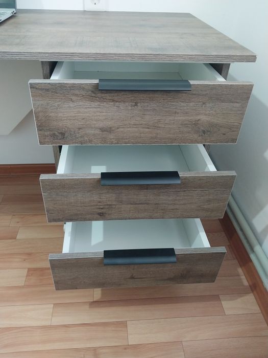 Стол для дома и офиса