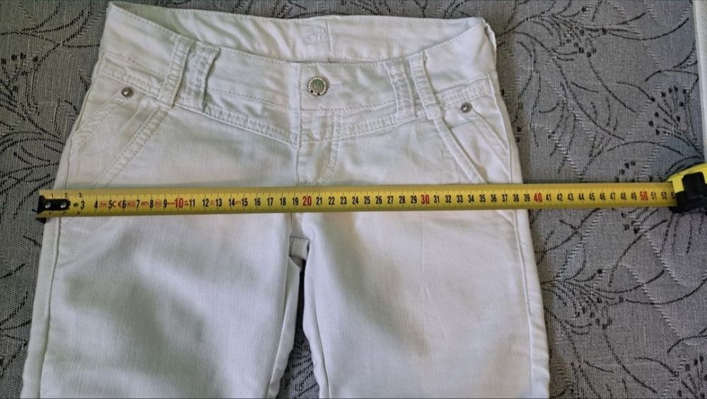 Дамски дънки, размер "XS".