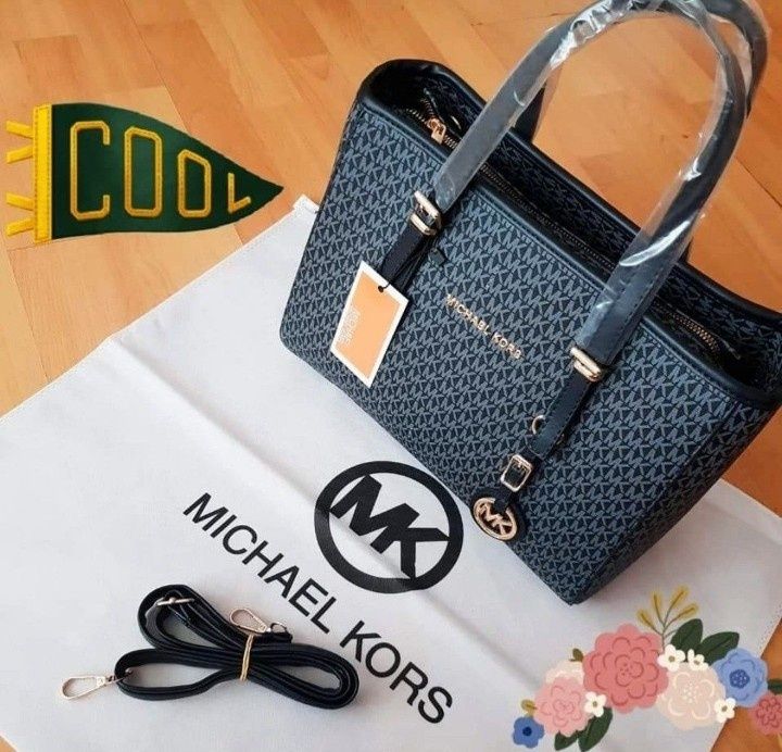Geanta Michael Kors, logo metalic auriu, saculet, etichetă