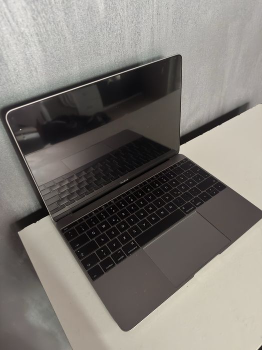 Macbook 12 Retina Intel m7, 8gb Ram 256 SSD defect