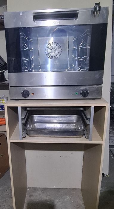 Cuptor profesional cu convenție patiserie 4 tăvi.