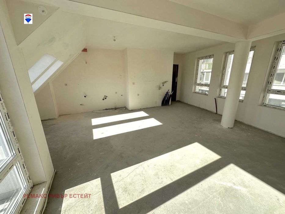 Продава се Тристаен апартамент в Русе, Център - 129 кв.м за 786 €/кв.м - Снимка #2