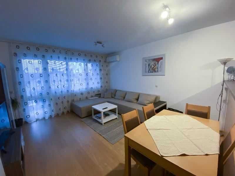 Дава се под наем Двустаен апартамент в София, Витоша - 68 кв.м за 462 € - Снимка #1