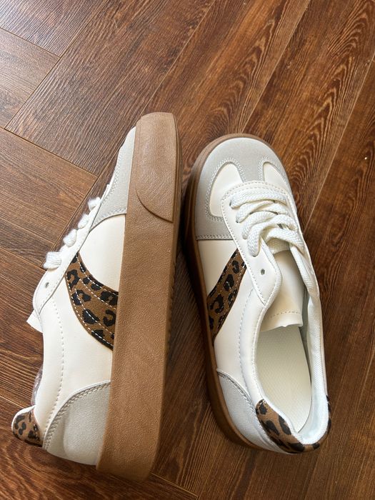 Продам кеды новые