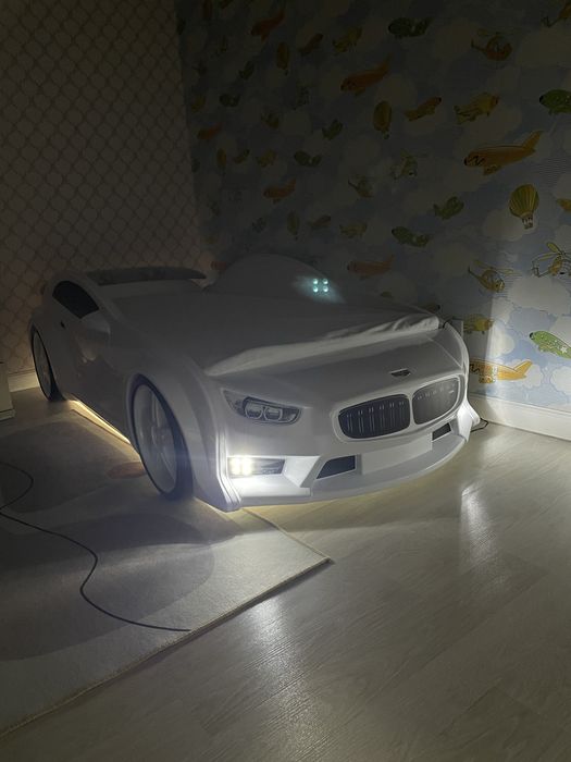 Продам детскую кровать 3D машина
