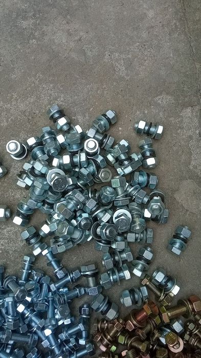 Продам 130 кг болты и гайки