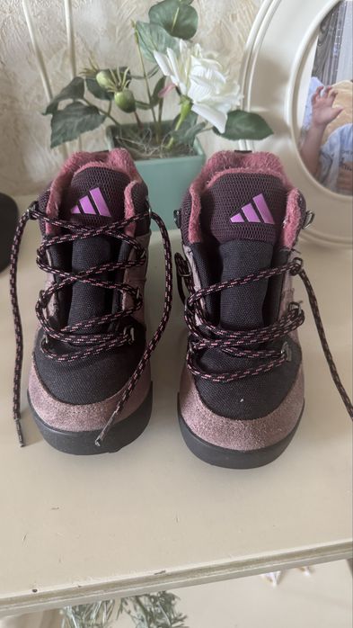 Демисезонные ботинки adidas размер 29