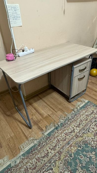 Стол письменный с тумбой