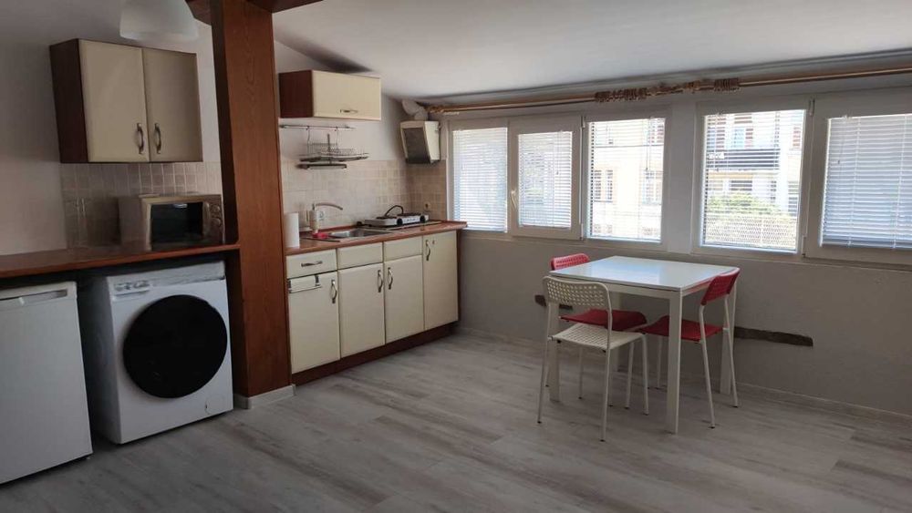Дава се под наем Ателие в София, Център - 35 кв.м за 357 € - Снимка #2