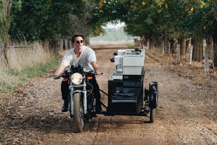 Bar mobil tip van pentru nunți și evenimente