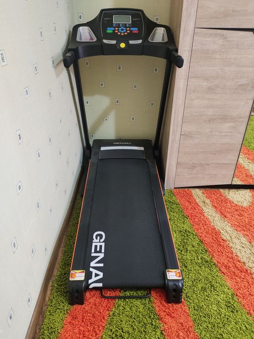 Продам беговую дорожку Genau