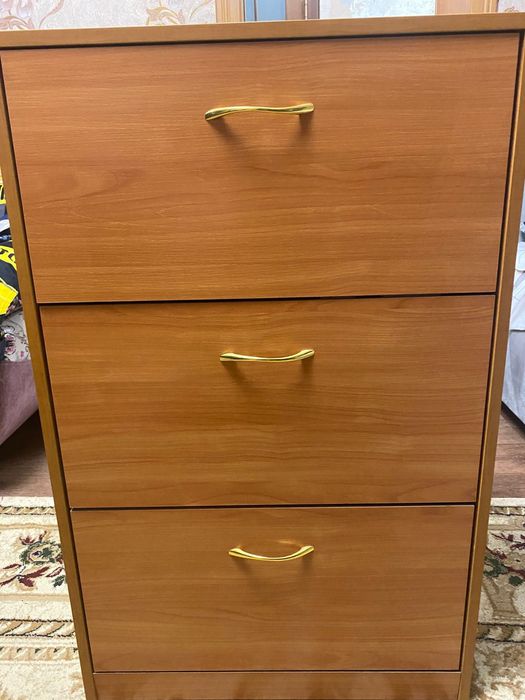 Продам  обувницу