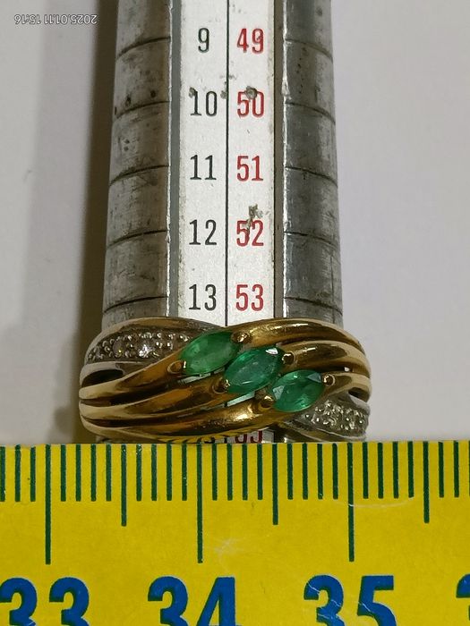 Vind inel din aur 18kt cu diamante și smaralde