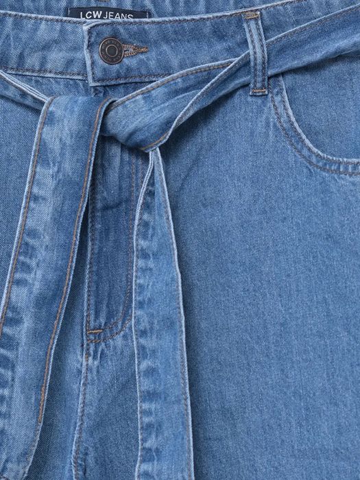 Дамски дънки с висока талия и коланче