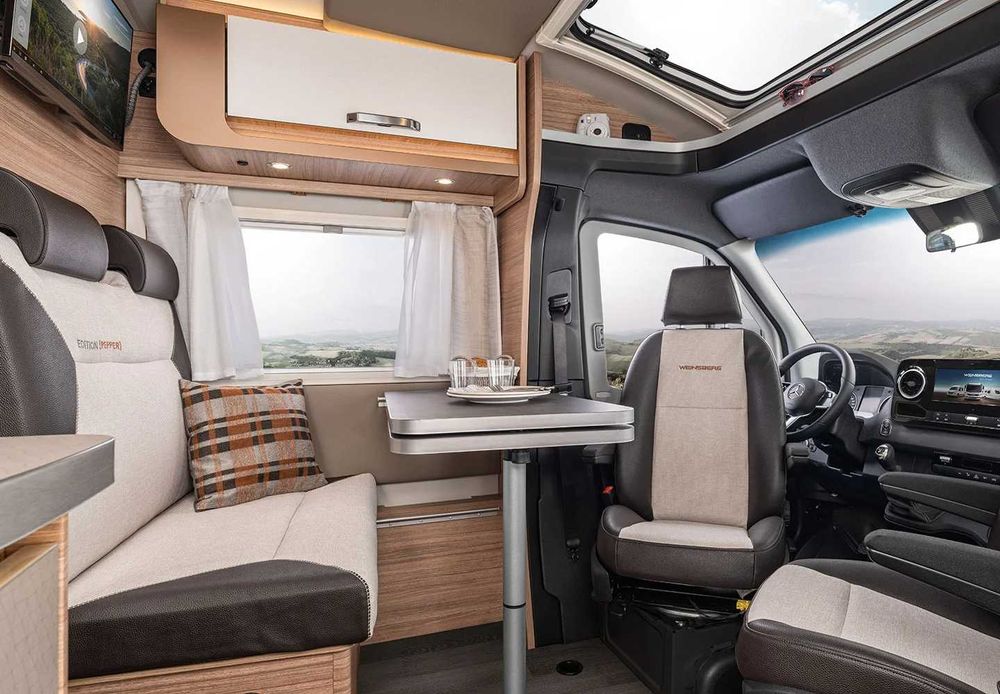 Inchiriere autorulota premium Weinsberg Mercedes automata, model 2023, 4 locuri, AC, solar