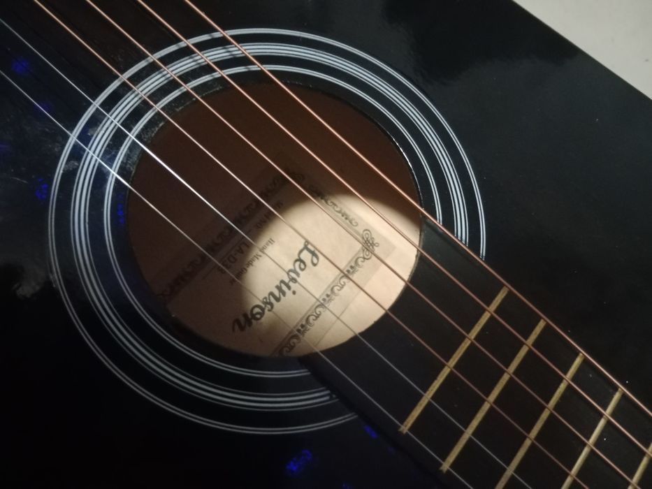 Акустическая гитара