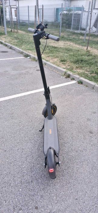 Ninebot MAX G30 - с нова батерия и спукана гума