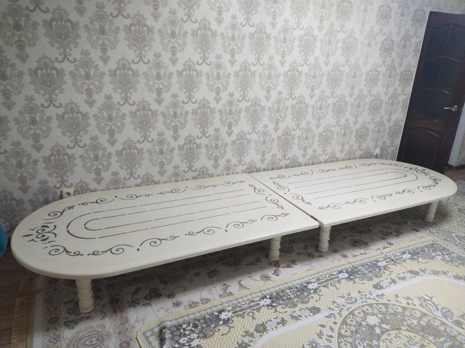 Гостевой стол для гостей