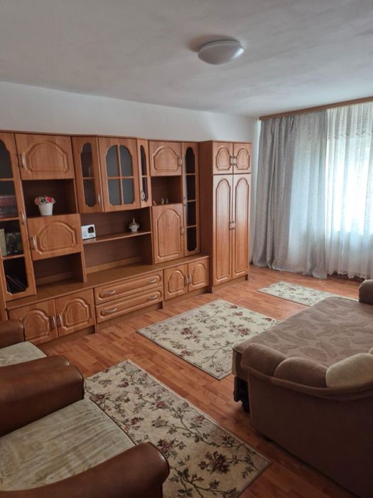 Inchiriez Apartament zona 9 mai