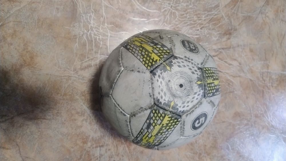 Продам мяч футбольный