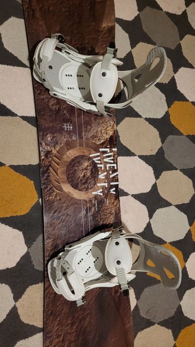 Placa snowboard YES 150 POWDER cu legături Beyond