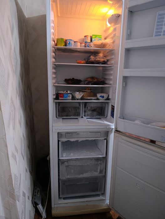 Холодильник Б/У в отличном состоянии