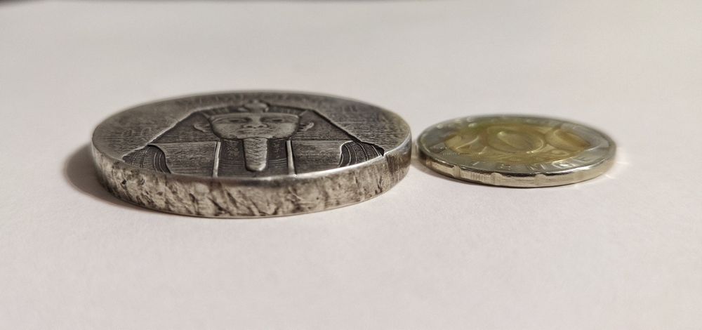 Серебряная монета Чад. 999 проба.