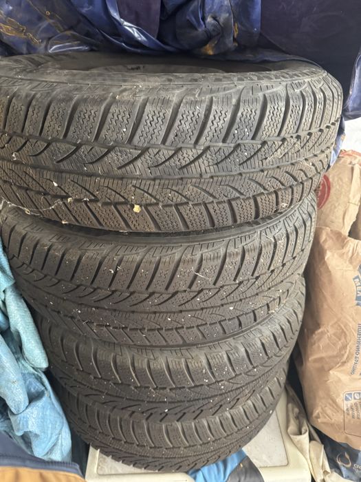 Гуми Зимни  Нови 14  Давам ги Със Джантите