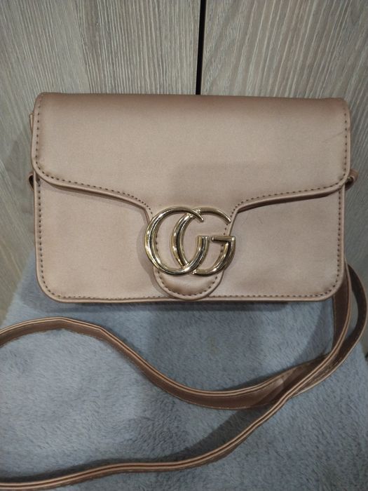 Продаю женскую сумку .