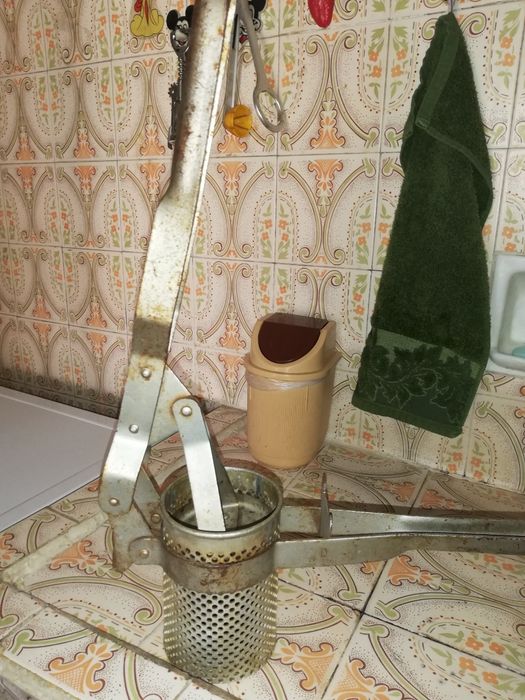 Продавам домашни потреби