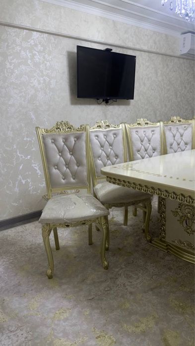 Стол стулья состояние новый