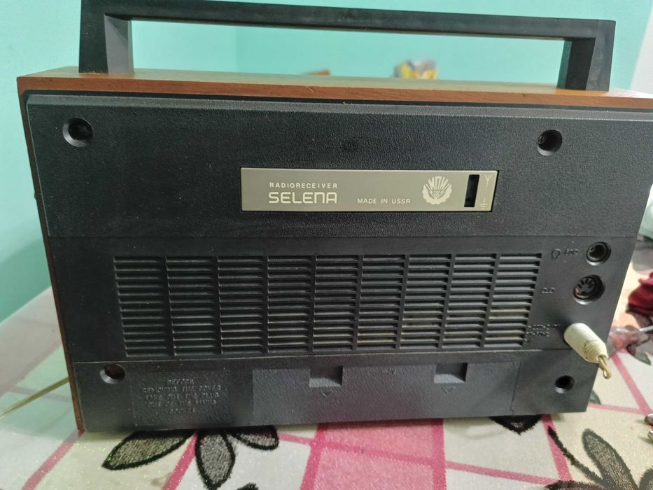 Vind radio vechi Selena B215