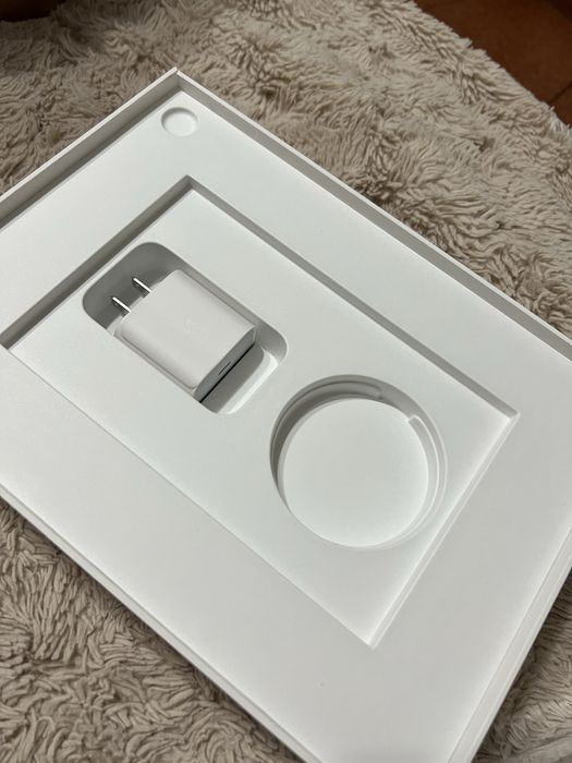 Продам IPad A16 + стилус срочно